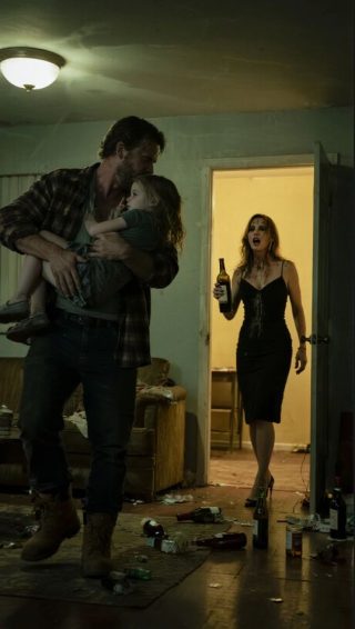 Pewnej nocy zadzwoniła do mnie moja pięcioletnia siostrzenica, szepcząc przez łzy: „Jestem sama, jestem głodna… Nie mogę się ruszyć. Chyba umieram. Proszę, pomóż”. Połączenie nagle się urwało. Kiedy dotarłam do jej domu, zastałam ją w przerażającym stanie. To, co nastąpiło później, przeszło wszelkie wyobrażenia.