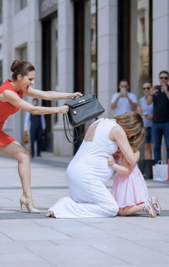 Będąc w ósmym miesiącu ciąży, wskoczyłam do basenu, żeby uratować sześcioletnią dziewczynkę, która prawie tonęła.