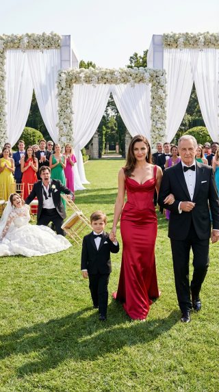 Wyruszyłem na lotnisko, podczas gdy mój narzeczony stał przy ołtarzu z moją siostrą i szeptał: „Wreszcie żenię się z właściwą kobietą”. Ale ksiądz przerwał ceremonię i powiedział: „Nie mogę kontynuować, bo…”.